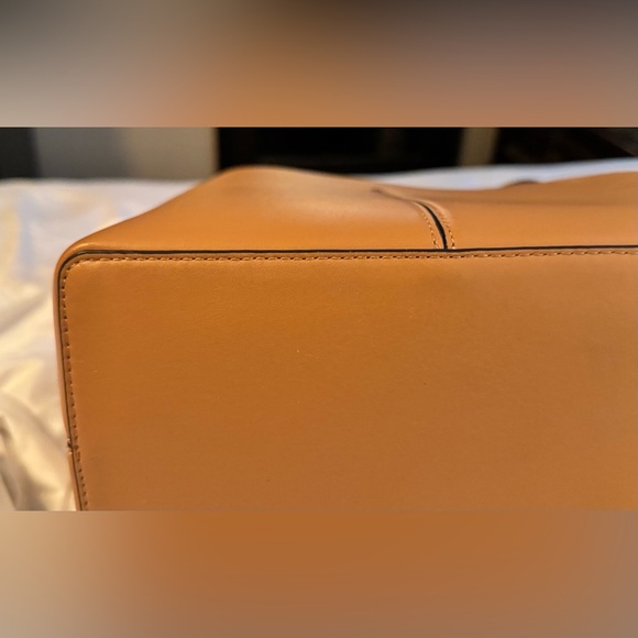 Tory Burch block T triple compartment tote Color British Tan NWOT - Picture 8 of 10